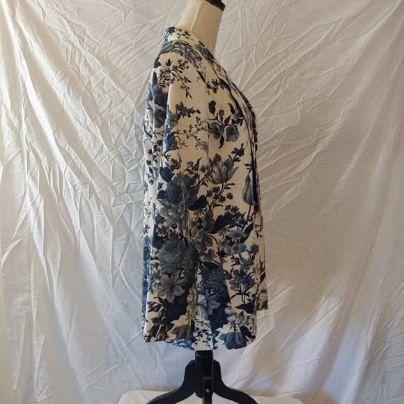 Vintage Southern Lady Blue Floral and Cream Jacket Size 18 - Picture 3 of 6